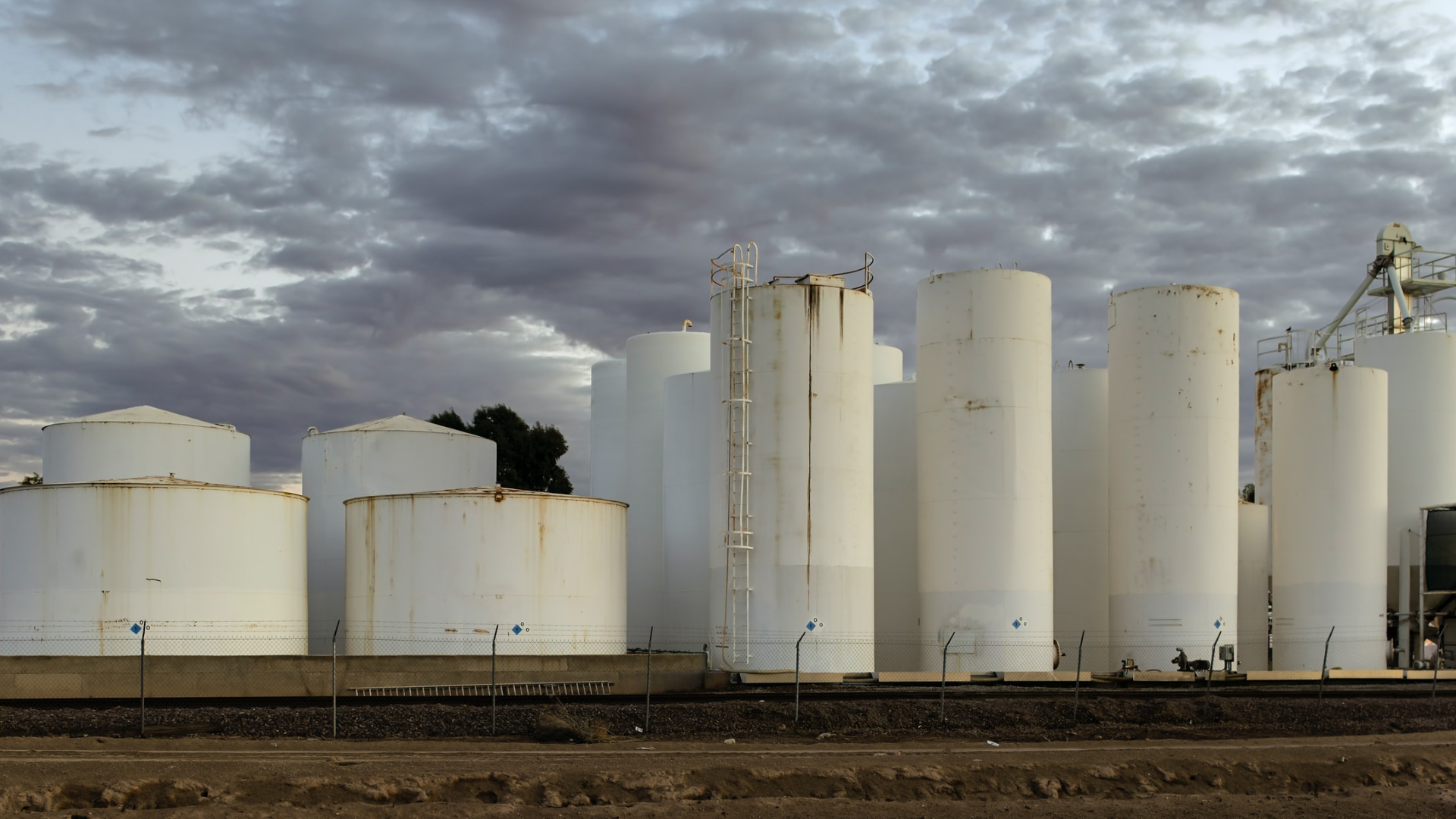 Massive oil tanks